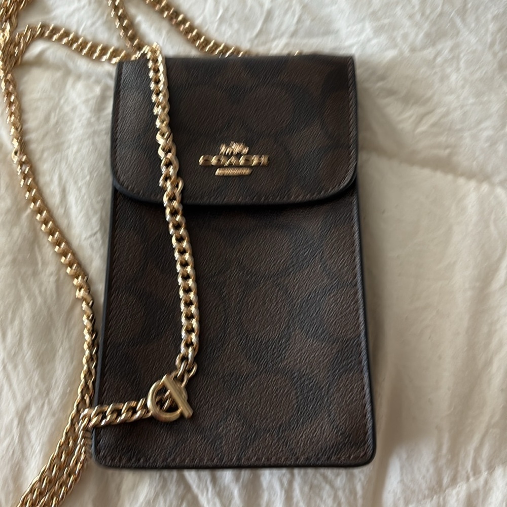 🛍️Coach Phone Crossbody with Gold Chain🩷
